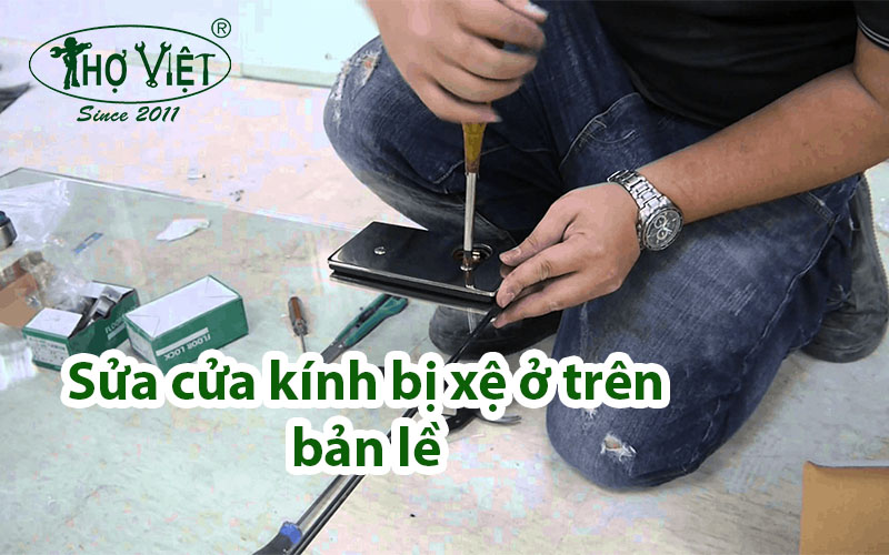Sửa cửa kính bị xệ ở trên bảng lề
