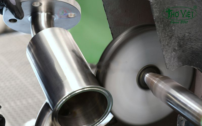 Đánh bóng mối hàn bằng giấy nhám