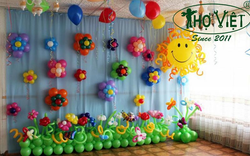 trang trí cửa kính lớp mầm non bằng rèm cửa