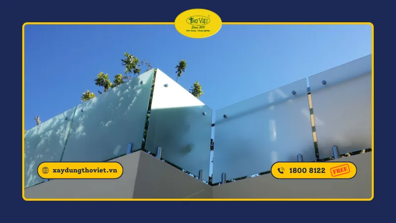 lan can kính thường lực giúp ngôi nhà thêm thẩm mỹ hơn