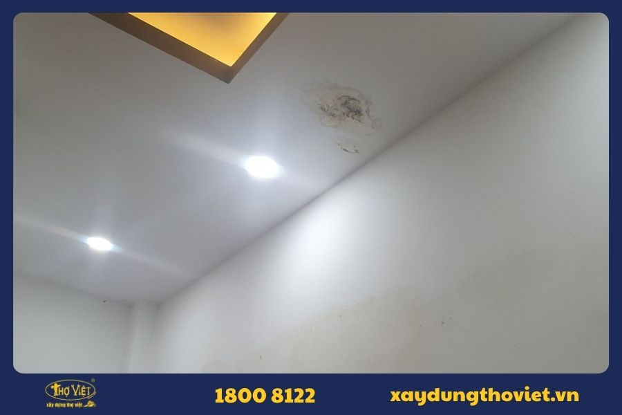 Nhà bị thấm dột nhiều vị trí khác nhau
