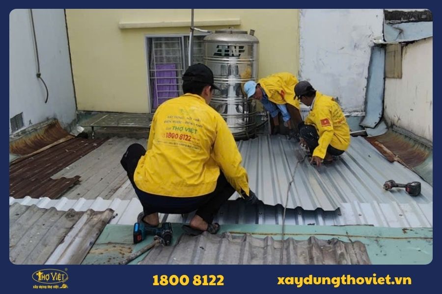 Quy trình thi công chống thấm mái tôn Xây Dựng Thợ Việt