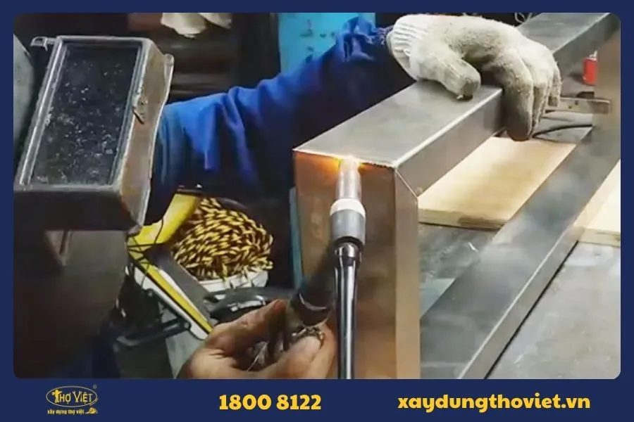 Khu vực phục vụ hàn inox - Xây Dựng Thợ Việt