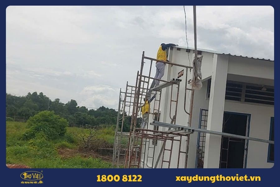 Tại sao nên chọn dịch vụ thợ sơn nhà quận Tân Phú?