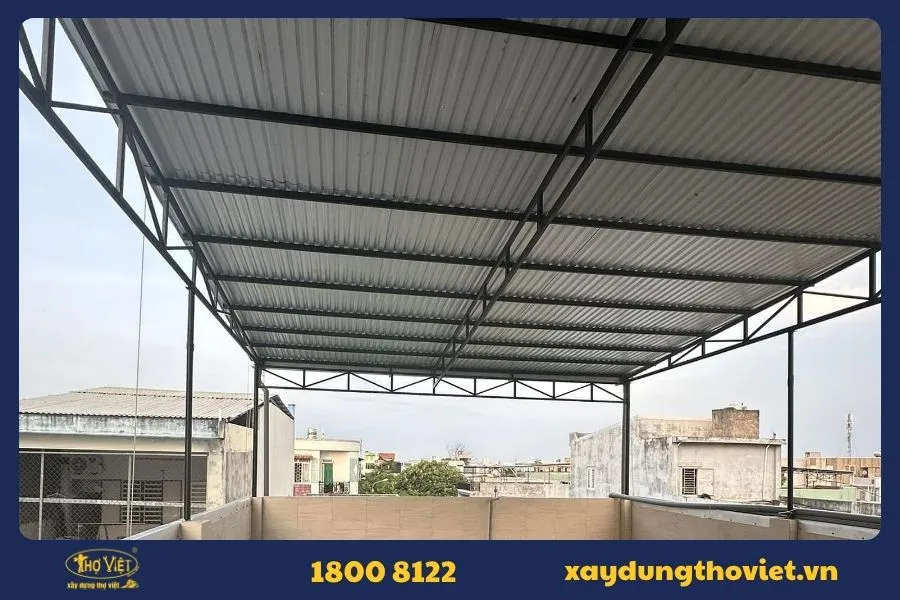 Lưu ý khi lợp mái tôn chống thấm sân thượng