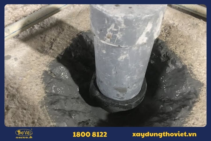 Nhà vệ sinh bị thấm do đường ống