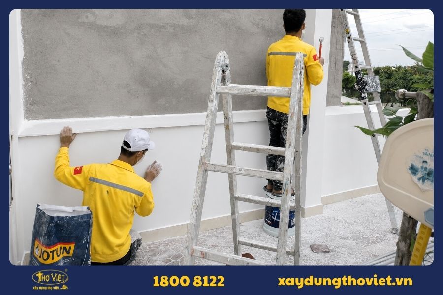 Tại sao nên chọn dịch vụ thợ sơn nhà Hóc Môn?